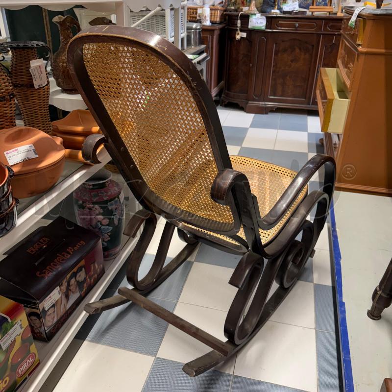 SEDIA A DONDOLO STILE THONET DA RIV SEDUTA | Mercatino dell'Usato Sandigliano 4