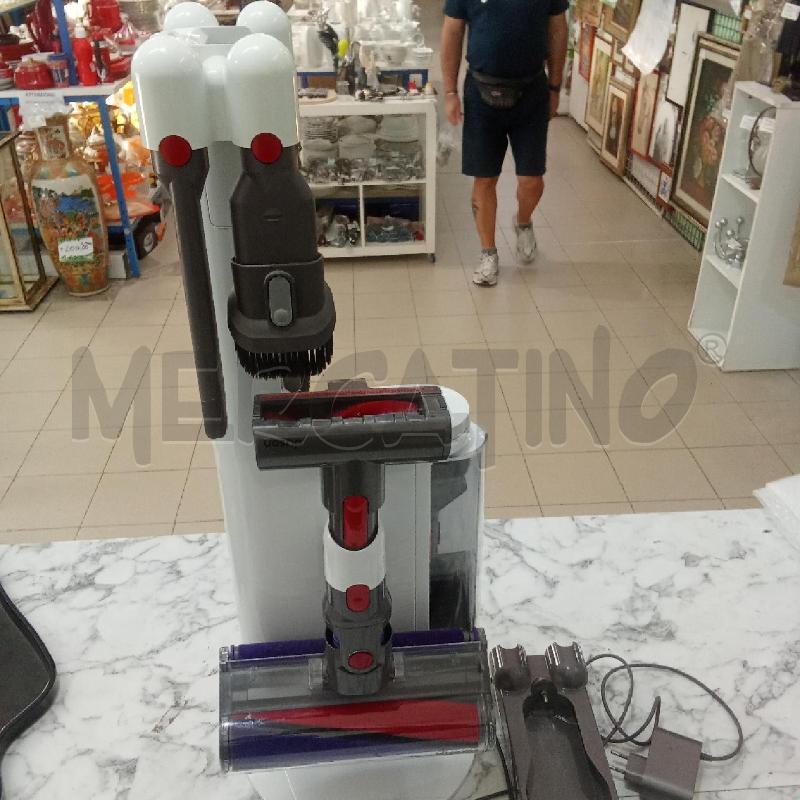ACCESSORI DYSON CON STAZIONE DI RICARICA BIANCA | Mercatino dell'Usato Benevento 1