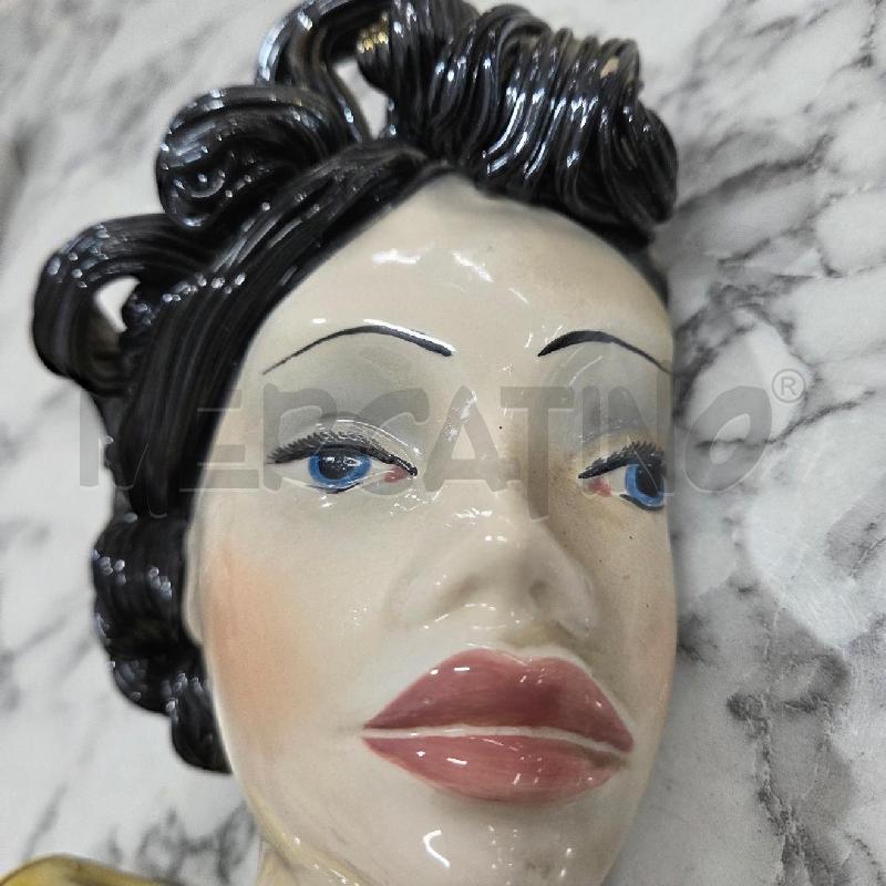APPENDINO VOLTO DONNA CER CAPELLI NERI BUSTO GIALLO  | Mercatino dell'Usato Benevento 2