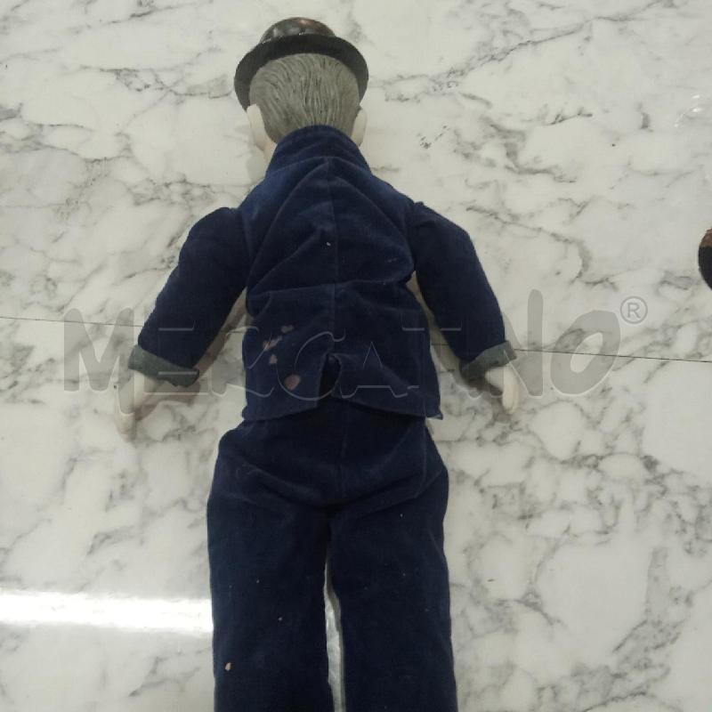 BAMBOLA PORCELLANA RAGAZZO CON VESTITO BLU CAPPELLO NERO | Mercatino dell'Usato Benevento 4