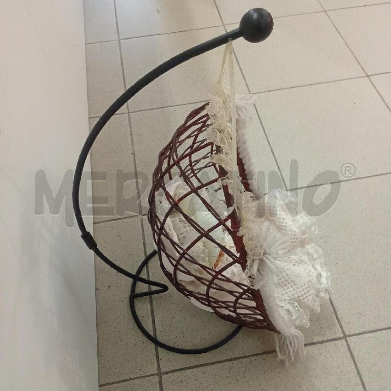 BAMBOLA PORCELLANA SU SEDIA ROSSA NERA | Mercatino dell'Usato Benevento 4
