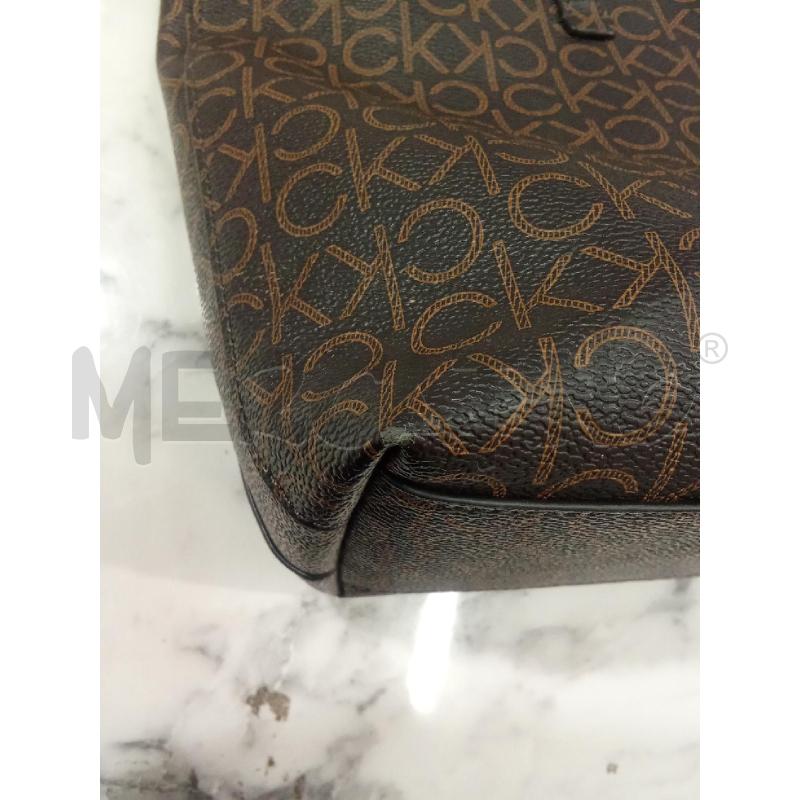 BORSA DONNA MARRONE CALVIN KLEIN MEDIA LOGATA  | Mercatino dell'Usato Benevento 4