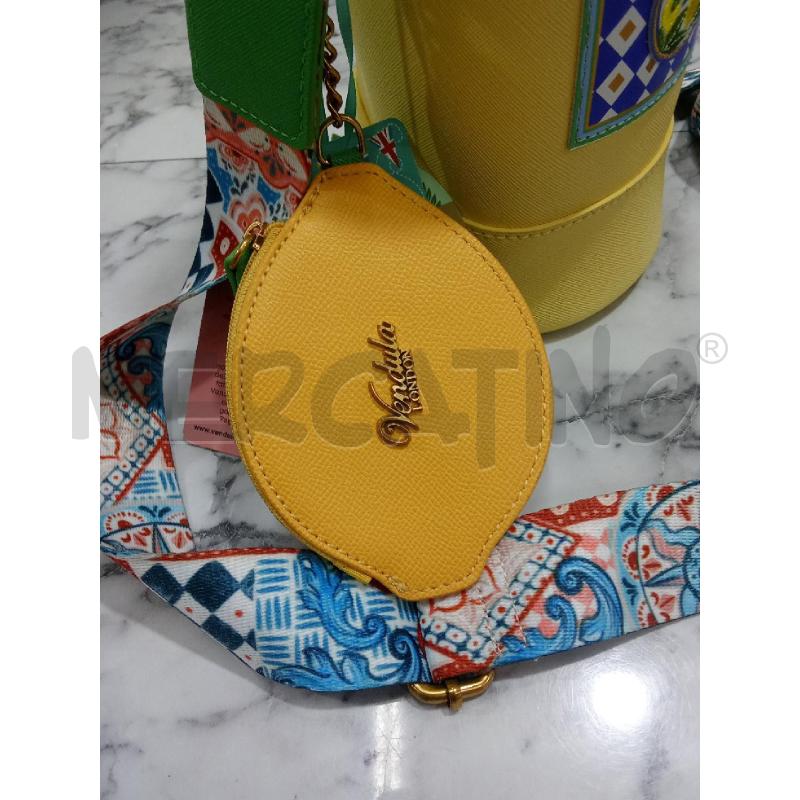 BORSETTA DONNA GIALLA FORMA BOTTIGLIA LIMONCELLO VIVA ITALIA IN PELLE VEGANA CON TRACOLLA REGOLABILE | Mercatino dell'Usato Benevento 4