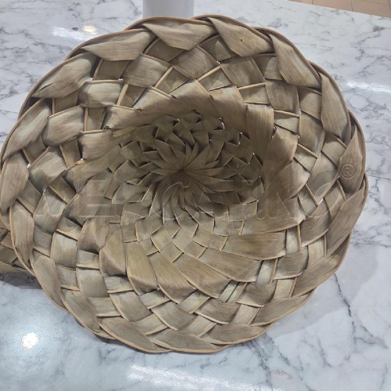 CAPPELLO ESPOSITIVO IN FOGLIA DI PALMA DI COCCO MARRONE | Mercatino dell'Usato Benevento 3