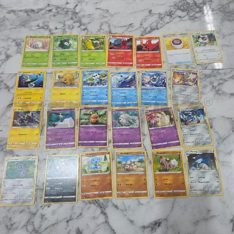 CARTE DA GIOCO POKEMON VOLTAGGIO SFOLGORANTE | Mercatino dell'Usato Benevento 1