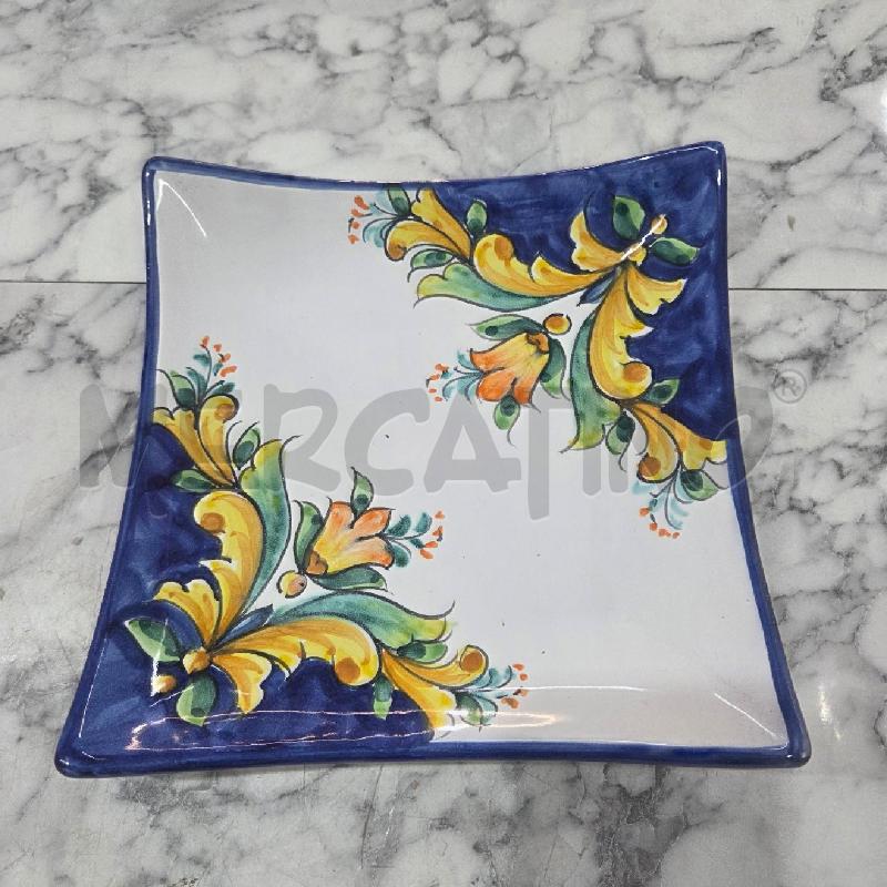 CENTROTAVOLA TERRACOTTA QUADRATO BLU BIANCO FIORI GIALLI | Mercatino dell'Usato Benevento 1
