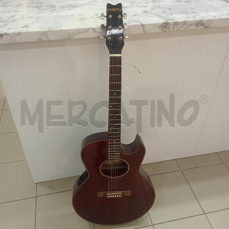 CHITARRA ELETTRICA MARRONE CORINA | Mercatino dell'Usato Benevento 1