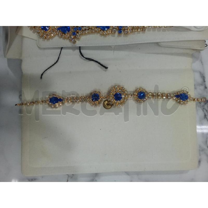 COLLANA+BRACCIALE+ORECCHINI BASE GIALLA STRASS BLU GRANDI E BIANCHI PROFILI RETRO' | Mercatino dell'Usato Benevento 2