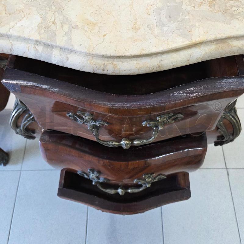 COMODINI COPPIA LEGNO MARRONE MARMO DETTAGLI METALLO  | Mercatino dell'Usato Benevento 5