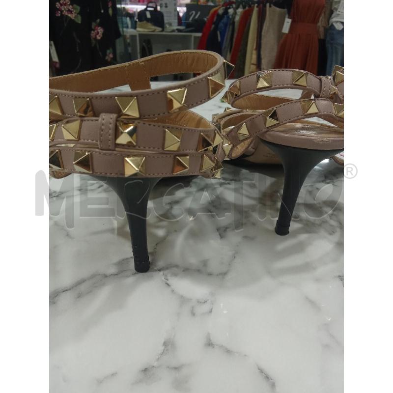DECOLLETE NERI RIFINITURE NUDE CON BORCHIE TRIPLO LACCETTO CAVIGLIA MODELLO ROCKSTUD VALENTINO GARAV | Mercatino dell'Usato Benevento 3
