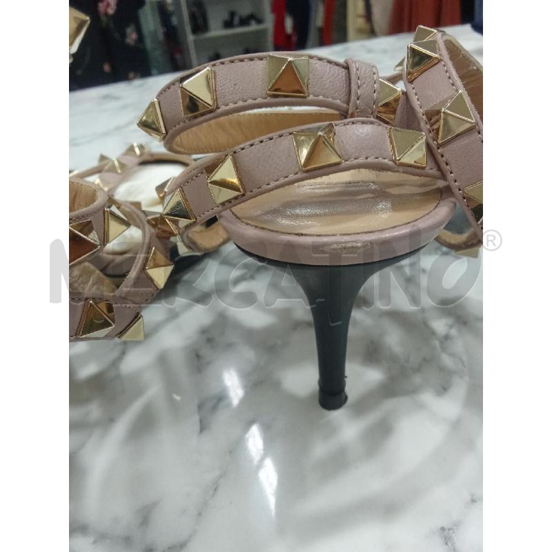 DECOLLETE NERI RIFINITURE NUDE CON BORCHIE TRIPLO LACCETTO CAVIGLIA MODELLO ROCKSTUD VALENTINO GARAV | Mercatino dell'Usato Benevento 4
