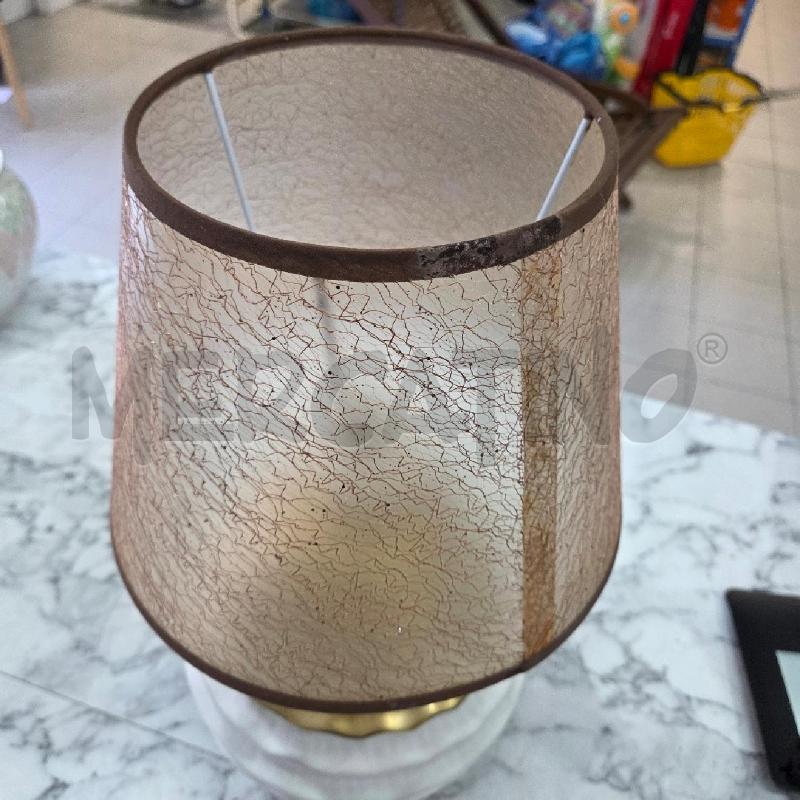 LAMPADA BIANCA DORATA CALOTTA MARRONE HERVIT DIFETTO CREPE | Mercatino dell'Usato Benevento 4