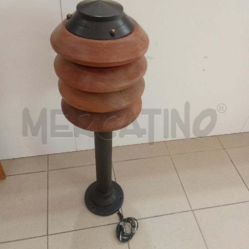 LAMPADA DA GIARIDINO METALLO CERCHI LEGNO | Mercatino dell'Usato Benevento 1