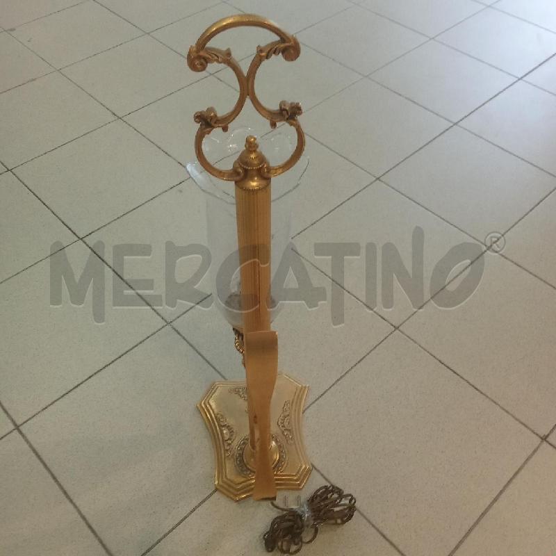 LAMPADA DA TAVOLO DORATA CALOTTA VETRO INS GHIRIGHORI BIANCHI  | Mercatino dell'Usato Benevento 3