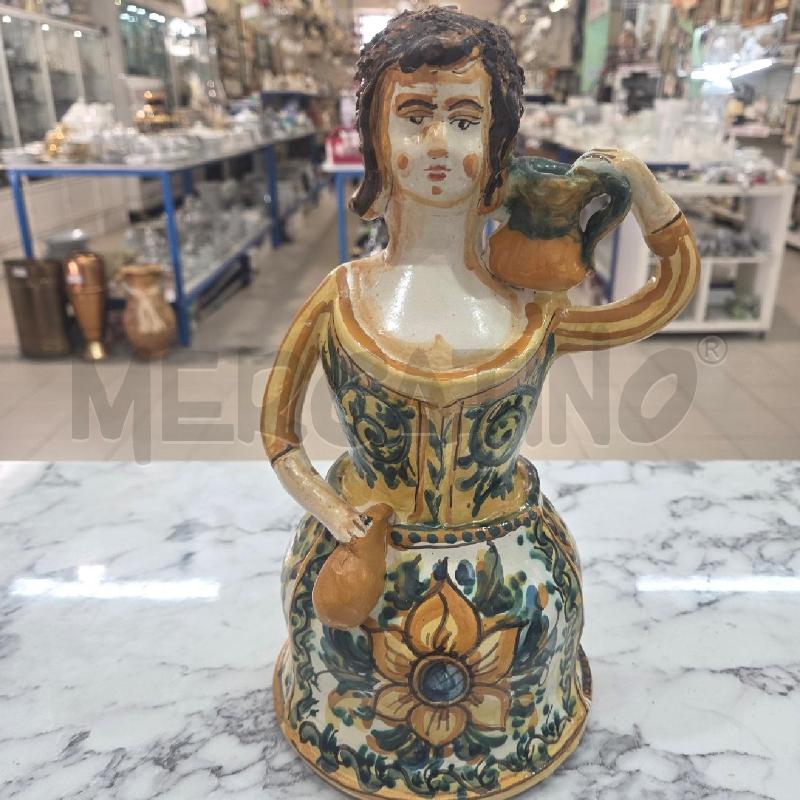 LUMIERA TERRACOTTA DONNA CON ANFORE FIORE GIALLO INS VERDE | Mercatino dell'Usato Benevento 1