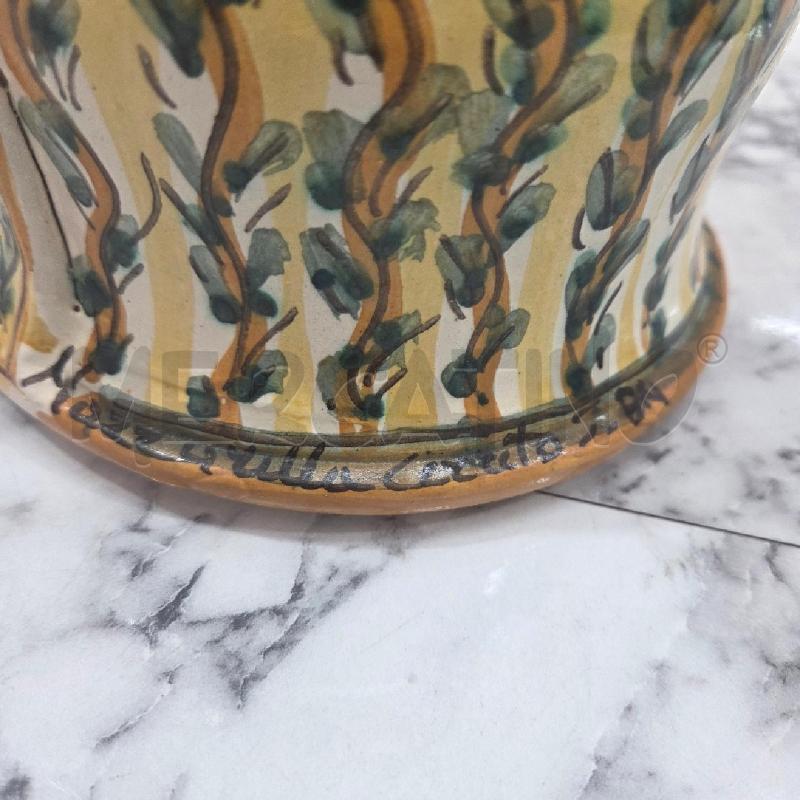 LUMIERA TERRACOTTA DONNA CON ANFORE FIORE GIALLO INS VERDE | Mercatino dell'Usato Benevento 4