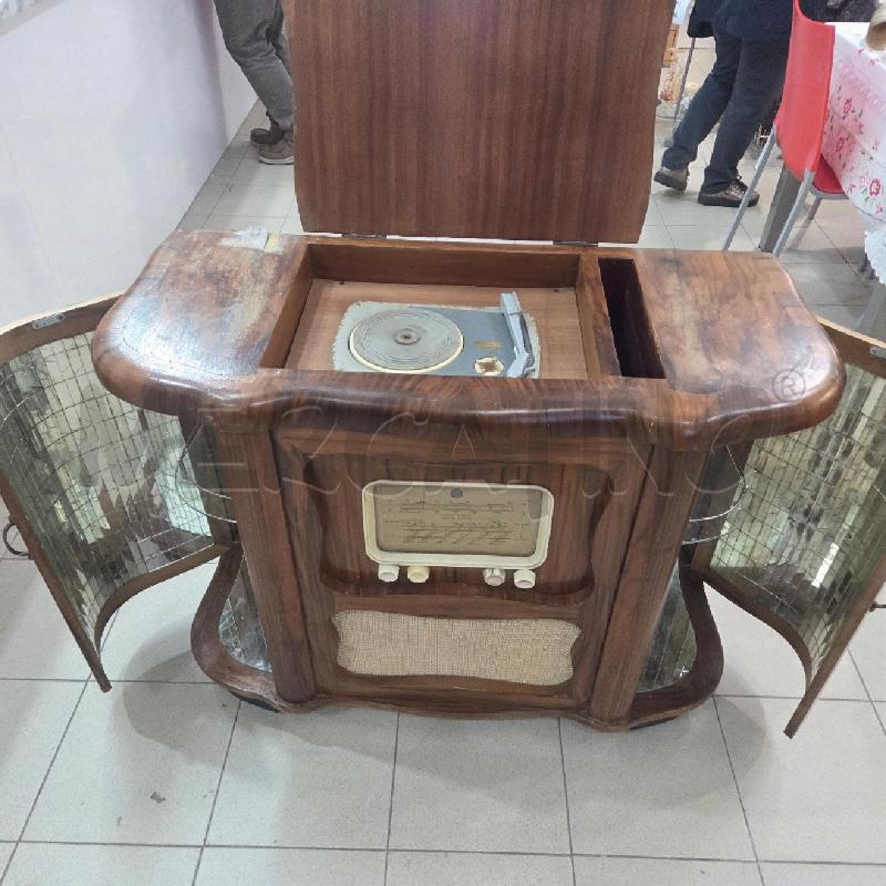 MOBILETTO GIRADISCHI ANNI 50 MARRONE DA SISTEMARE | Mercatino dell'Usato Benevento 1