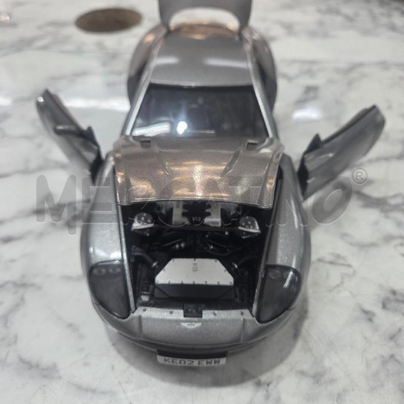 MODELLINO ASTON MARTIN SCALA 1:18 VANQUISH GRIGIA | Mercatino dell'Usato Benevento 2