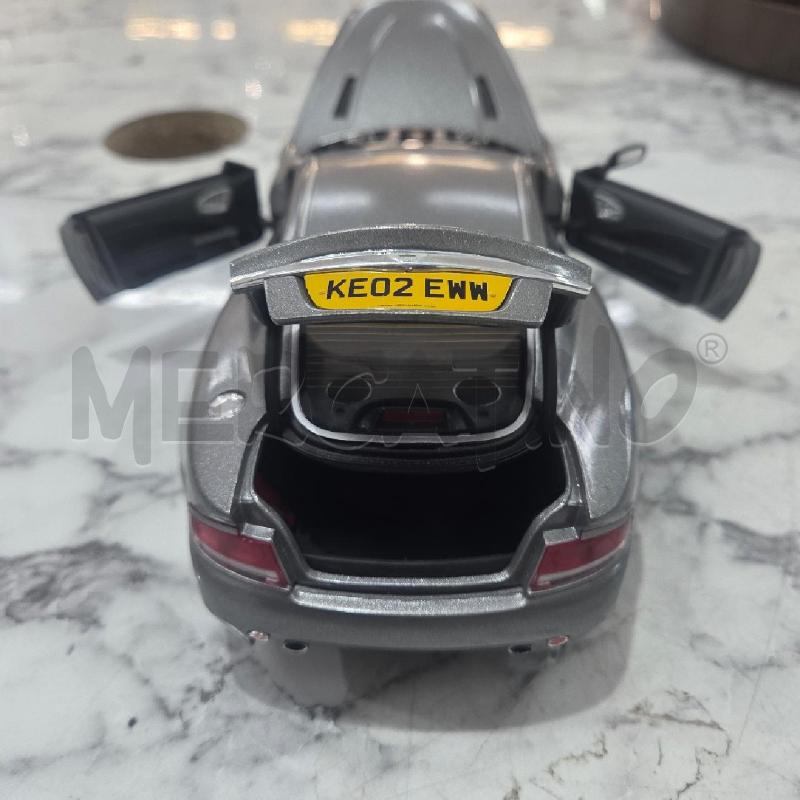 MODELLINO ASTON MARTIN SCALA 1:18 VANQUISH GRIGIA | Mercatino dell'Usato Benevento 3