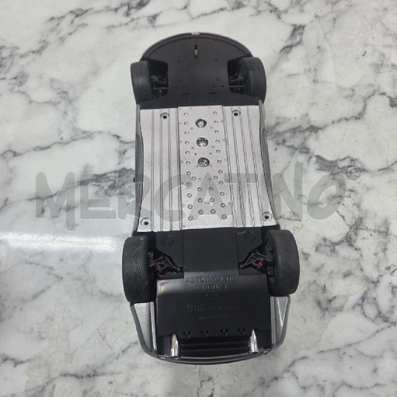 MODELLINO ASTON MARTIN SCALA 1:18 VANQUISH GRIGIA | Mercatino dell'Usato Benevento 4