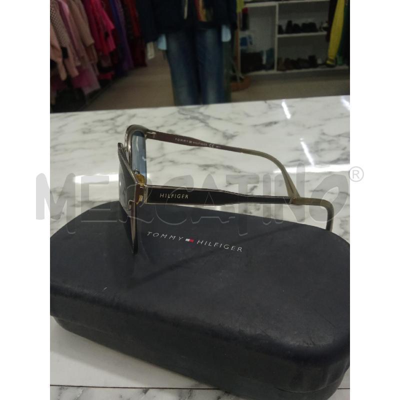 OCCHIALI UOMO LENTE BLU TOMMY HILFIGER | Mercatino dell'Usato Benevento 3