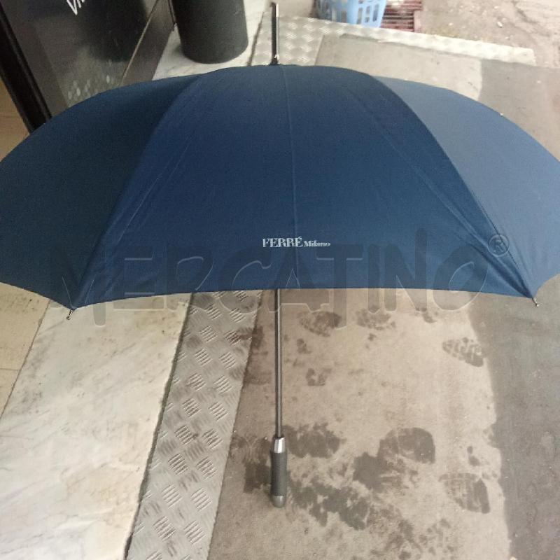 OMBRELLO BLU FERRÈ MILANO | Mercatino dell'Usato Benevento 4