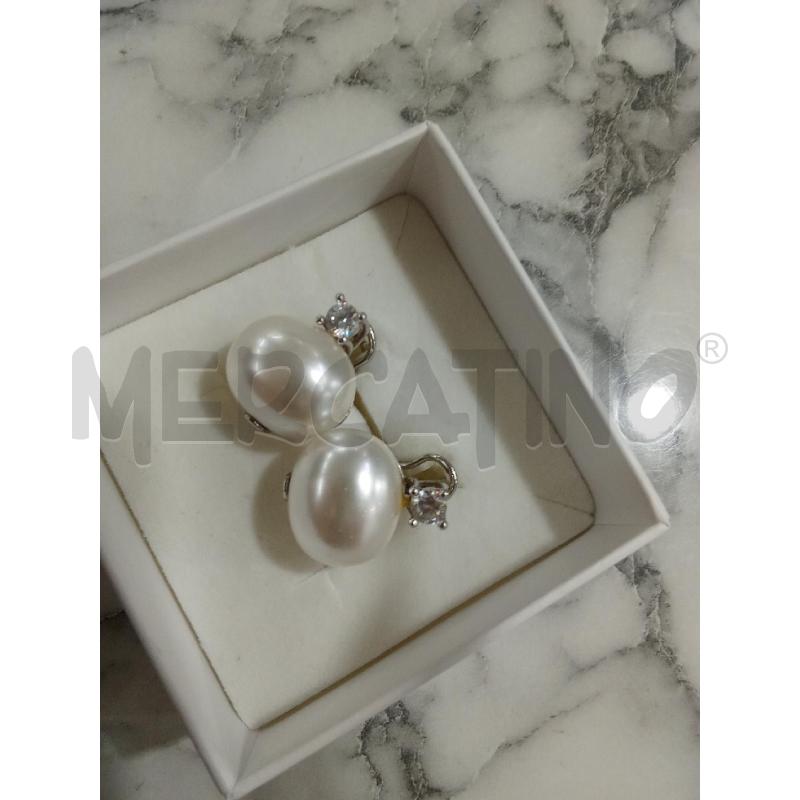 ORECCHINI SFERA OVALE BIANCO GANCIO STRASS A.  | Mercatino dell'Usato Benevento 2