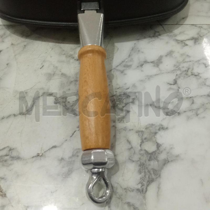PADELLA NERA QUADRATA MANICO LEGNO | Mercatino dell'Usato Benevento 5