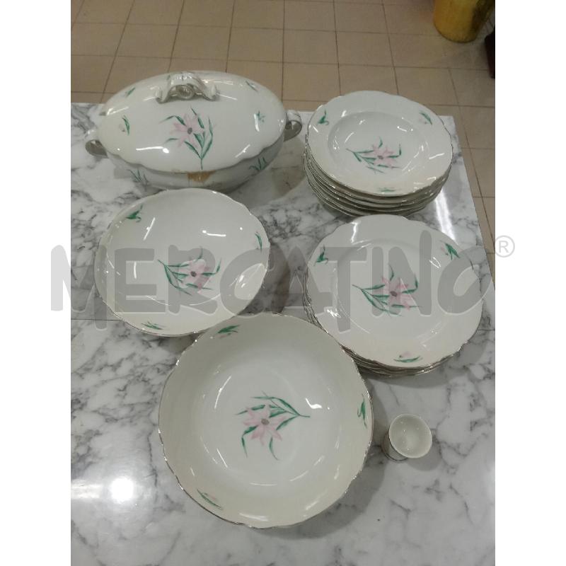 PIATTI PZ. GRUPPO+ZUPPIERA+PIATTI PORTATA FIORI ROSA VERBANO | Mercatino dell'Usato Benevento 1
