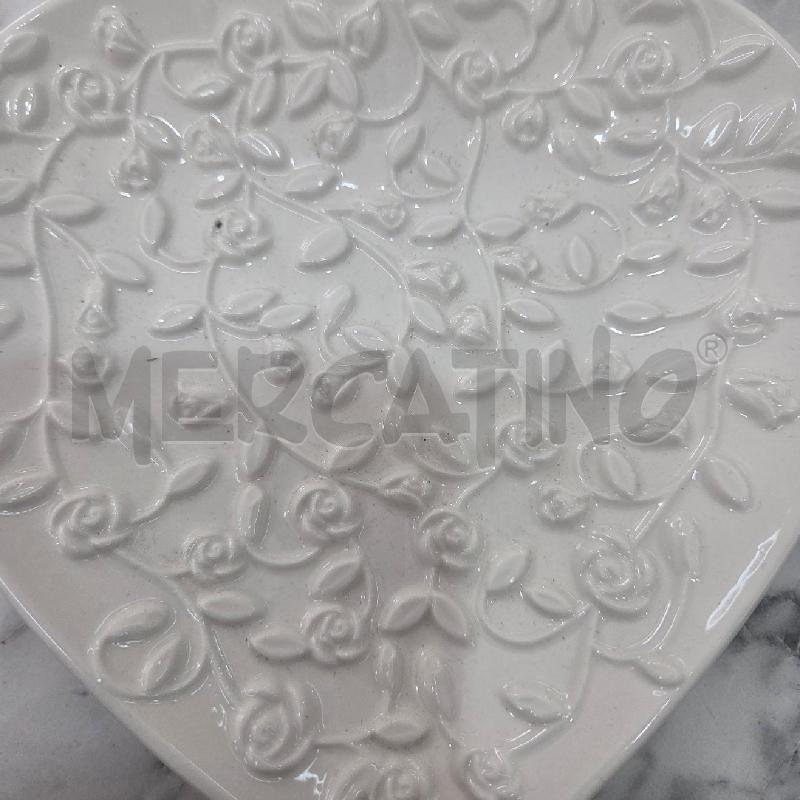 PIATTO CER CUORE BIANCO FIORI HERVIT | Mercatino dell'Usato Benevento 2