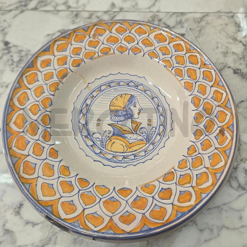 PIATTO TERRACOTTA BEIGE VOLTO DONNA L'ANTICO DI DERUTA | Mercatino dell'Usato Benevento 1