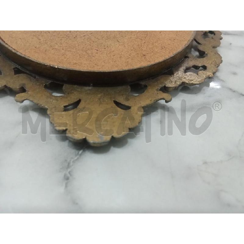 QUADRETTO APPENDINO OVALE DORATO METALLO FIGURA BAMBINO IN PREGHIERA | Mercatino dell'Usato Benevento 4