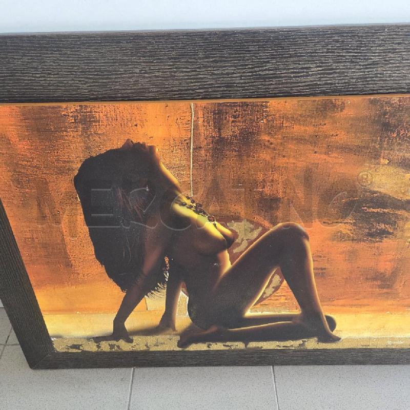 QUADRO LEGNO MARRONE DONNA DISEGNO LUNA NERO SFONDO ARANCIONE | Mercatino dell'Usato Benevento 3