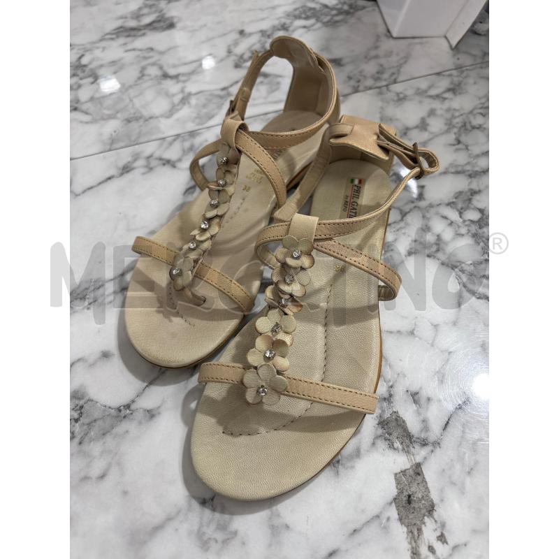 SANDALI DONNA BASSI BEIGE CON FIORELLINI PHILGATIER  | Mercatino dell'Usato Benevento 1