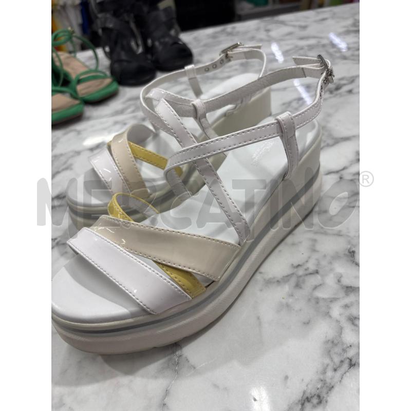 SANDALI DONNA BIANCO FASCIA GIALLO BEIGE LUCIDO NEROGIARDINI | Mercatino dell'Usato Benevento 1