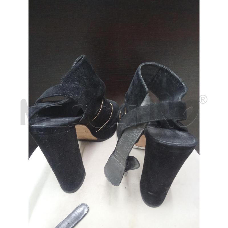 SANDALI DONNA ERI SCAMOSCIATO TACCO ALTO STUART WEITZMAN  | Mercatino dell'Usato Benevento 3