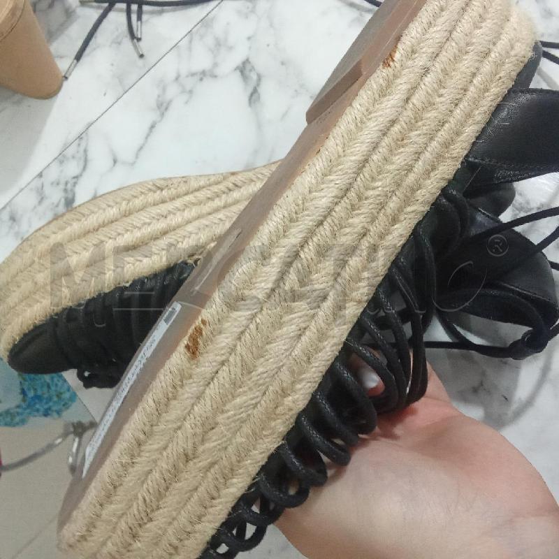SANDALI DONNA NERI PARA IN PAGLIA GUESS | Mercatino dell'Usato Benevento 3