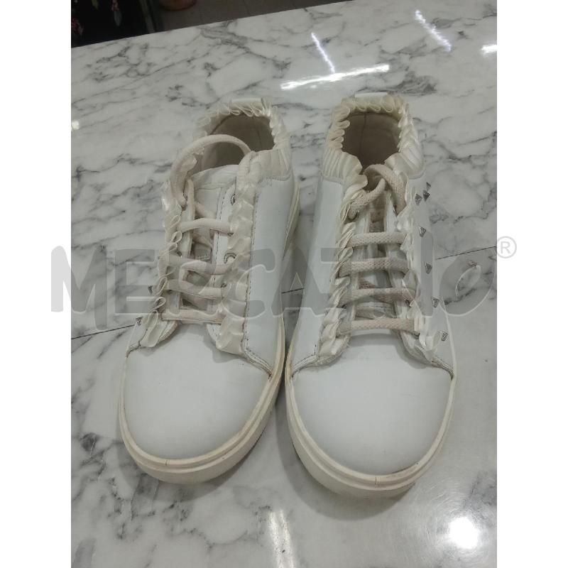 SCARPE BAMBINA BIANCO BORDO BALZE CON BORCHIE CULT | Mercatino dell'Usato Benevento 2