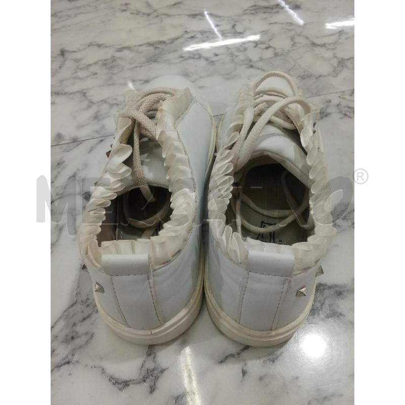 SCARPE BAMBINA BIANCO BORDO BALZE CON BORCHIE CULT | Mercatino dell'Usato Benevento 4