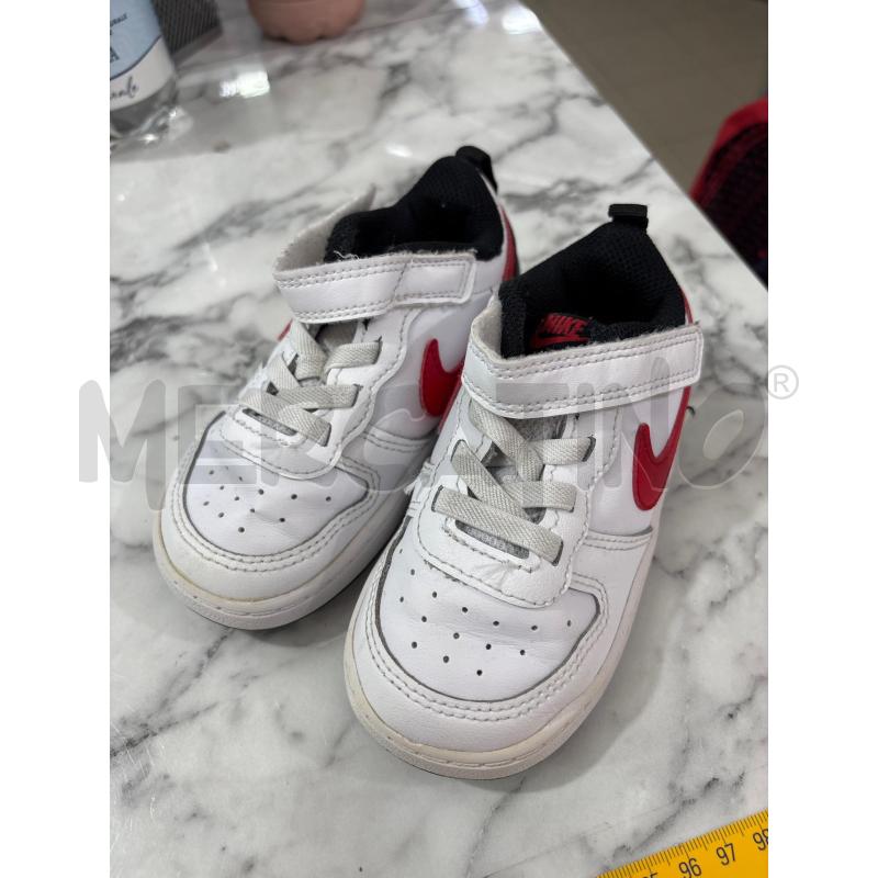 SCARPE BAMBINO BIANCO LOGO ROSSO NIKE CON STRAPPO | Mercatino dell'Usato Benevento 1