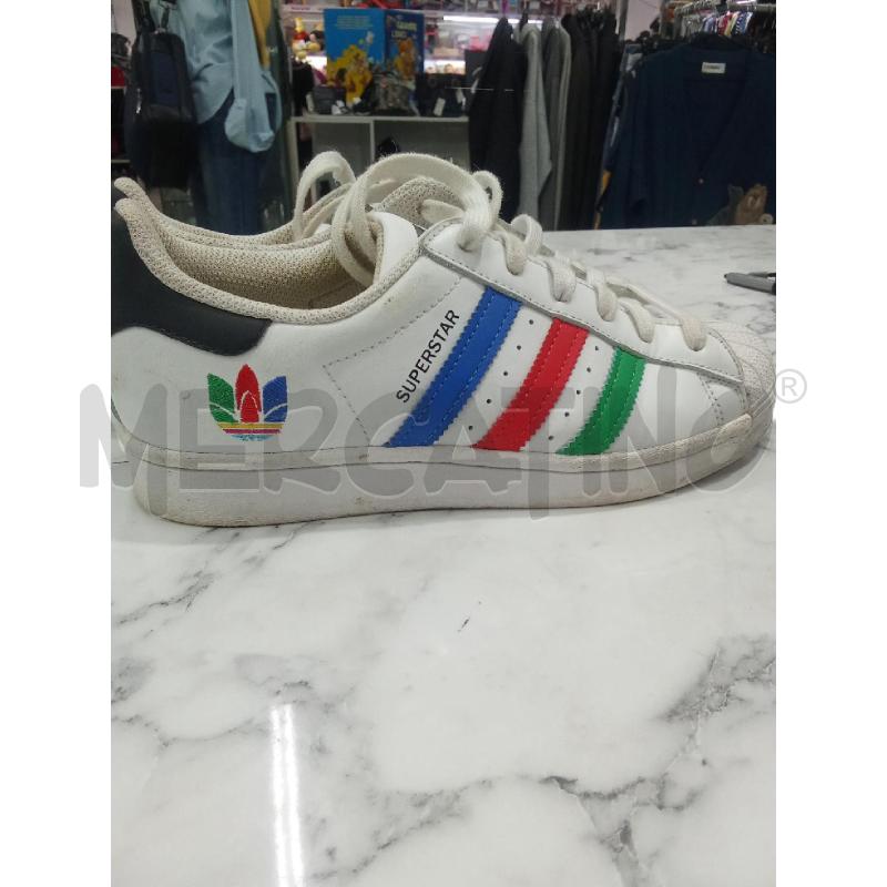 SCARPE BIANCHE RIGHE COLORATE ADIDAS | Mercatino dell'Usato Benevento 1