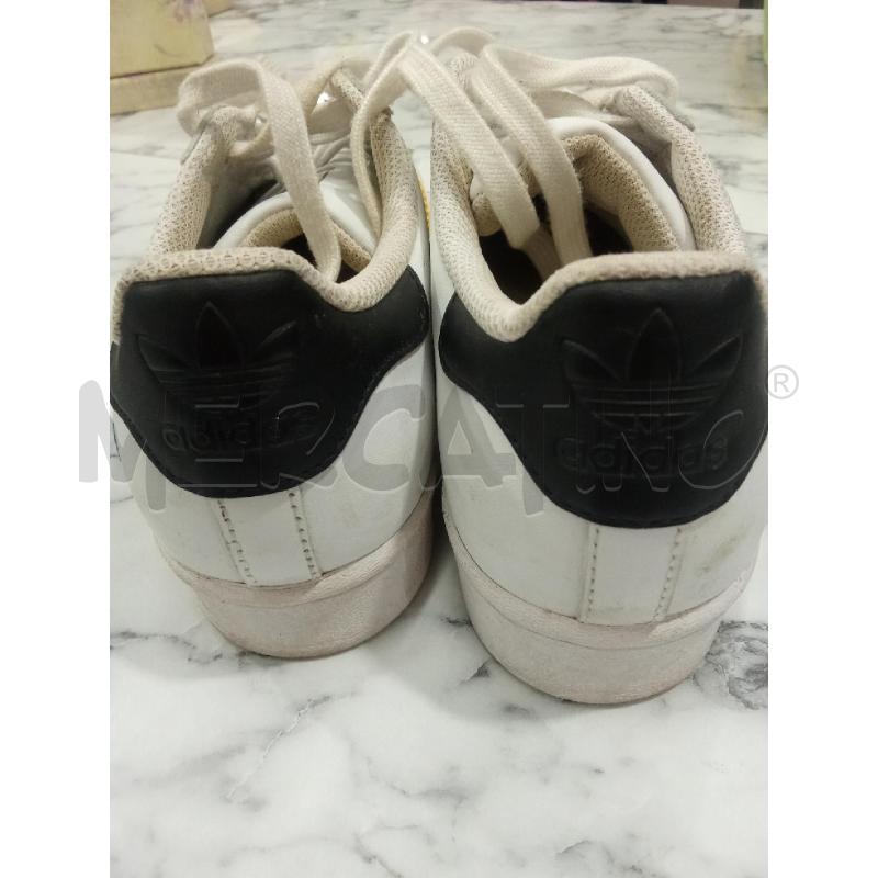 SCARPE BIANCHE RIGHE COLORATE ADIDAS | Mercatino dell'Usato Benevento 4