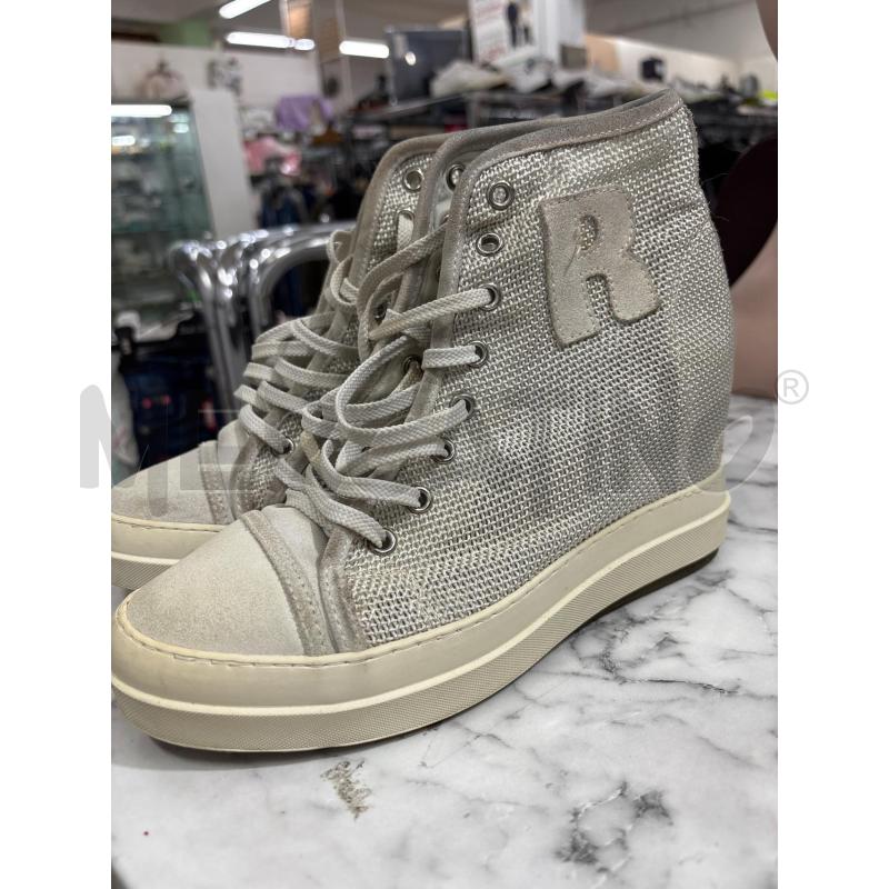 SCARPE DONNA BEIGE TRAFORATE CON ZEPPA RUCOLINE | Mercatino dell'Usato Benevento 1