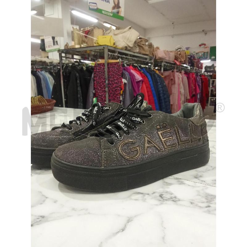 SCARPE DONNA GRIGIO LAMINATO GAELLE LACCI LOGATI | Mercatino dell'Usato Benevento 1