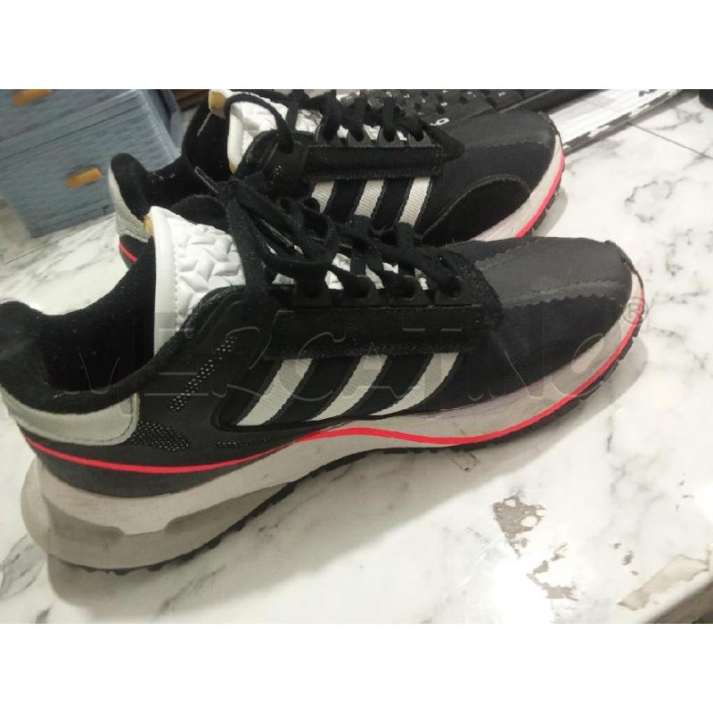 SCARPE DONNA NERE E BIANCHE ADIDAS DETT FUCSIA | Mercatino dell'Usato Benevento 2