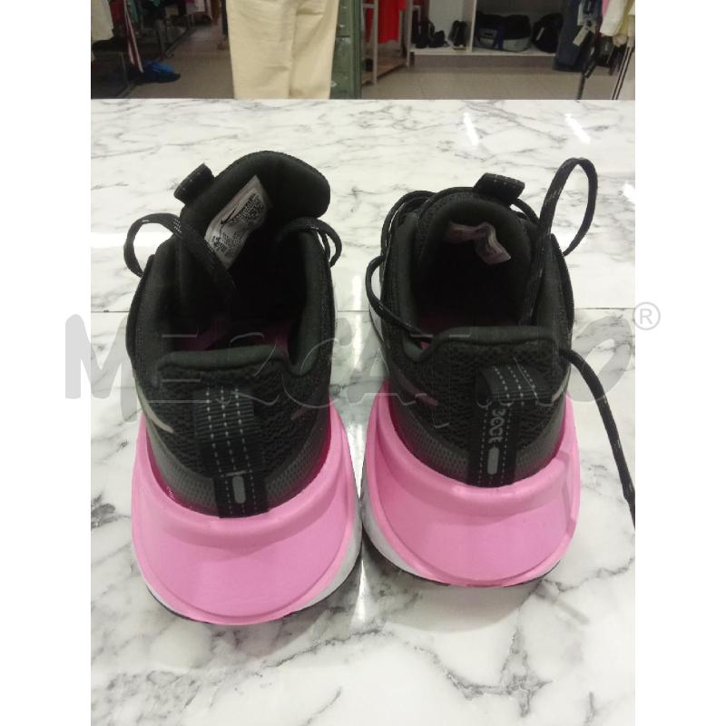 SCARPE DONNA NERE E FUCSIA NIKE | Mercatino dell'Usato Benevento 4