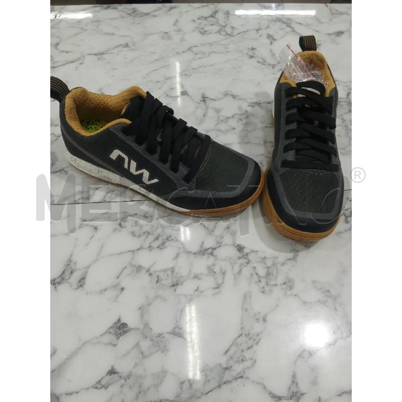 SCARPE GRIGIO SENAPE SUOLA BIANCA PUNTINATA MICHELIN  | Mercatino dell'Usato Benevento 1