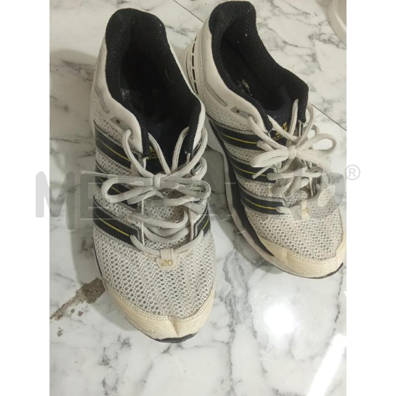 SCARPE UOMO BIANCHE NERE E GIALLE ADIDAS | Mercatino dell'Usato Benevento 1