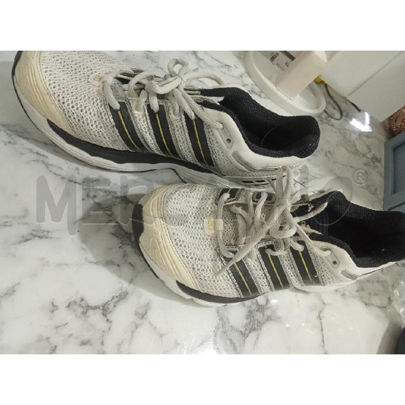 SCARPE UOMO BIANCHE NERE E GIALLE ADIDAS | Mercatino dell'Usato Benevento 2
