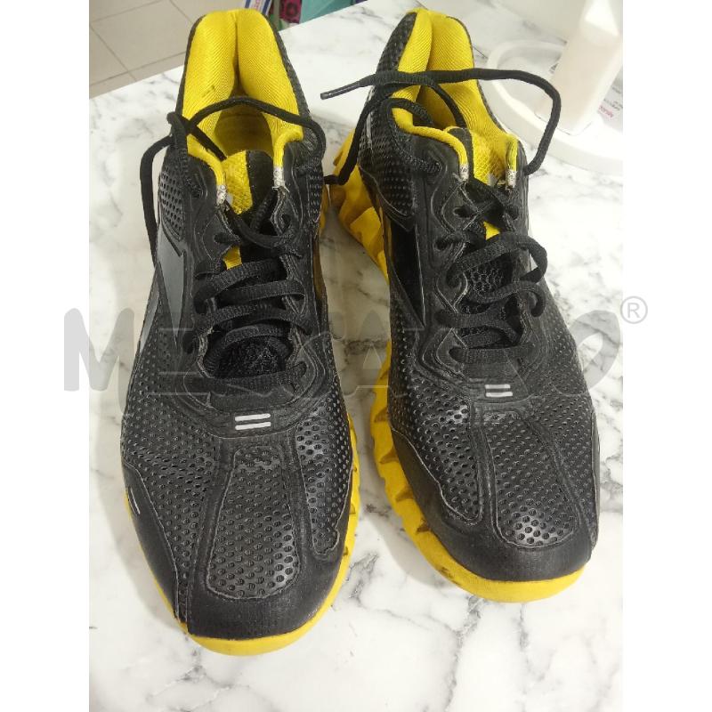 SCARPE UOMO NERE E GIALLE REEBOK | Mercatino dell'Usato Benevento 1